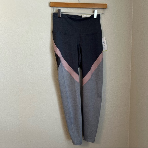 NWT, Old Navy High-Rise Color-Block 7/8 Elevate Compression Leggings, Small - Picture 2 of 11